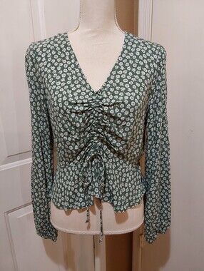 🌺 NWT Rewind Green Floral Ruched V-Neck Peplum Blouse